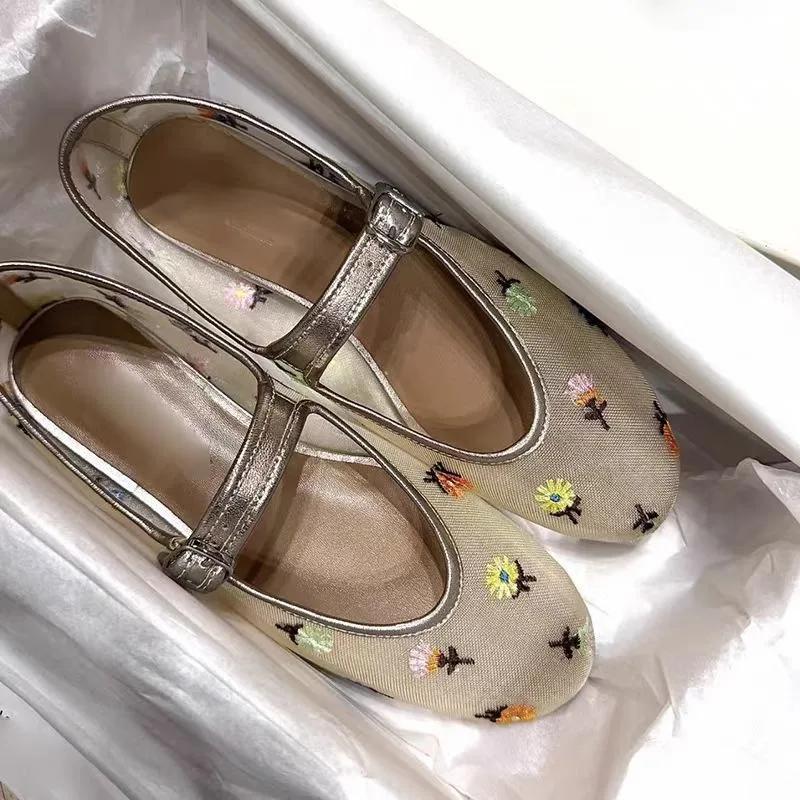 Fashion 2025 Hot Sale Ladies Shoes Shallow Women's Flats Fashion Outdoor Embroidery Daily Buckle Strap Light Best Seller Flat Low Heels