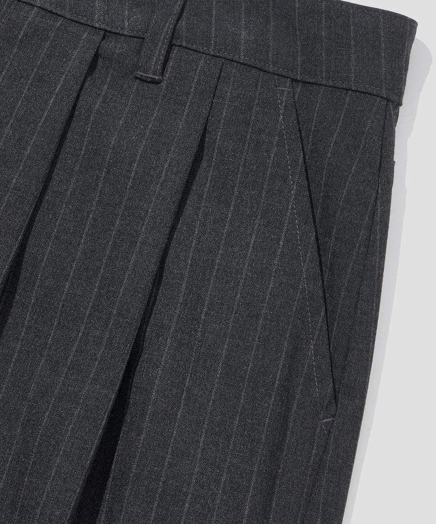 Age O.D. Double-Pleated Bermuda Slacks [Charcoal Stripe]