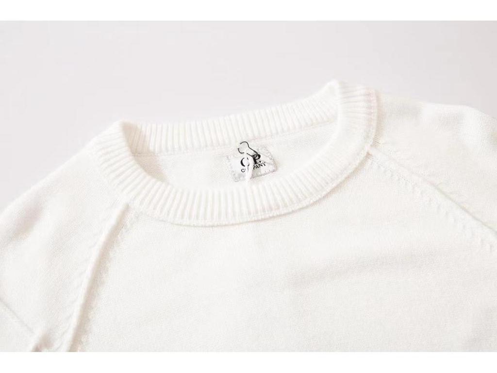 CP Lens Badge Knitwear: Versatile, Casual Loose Round Neck Sweater for Men - Autumn/Winter Edition
