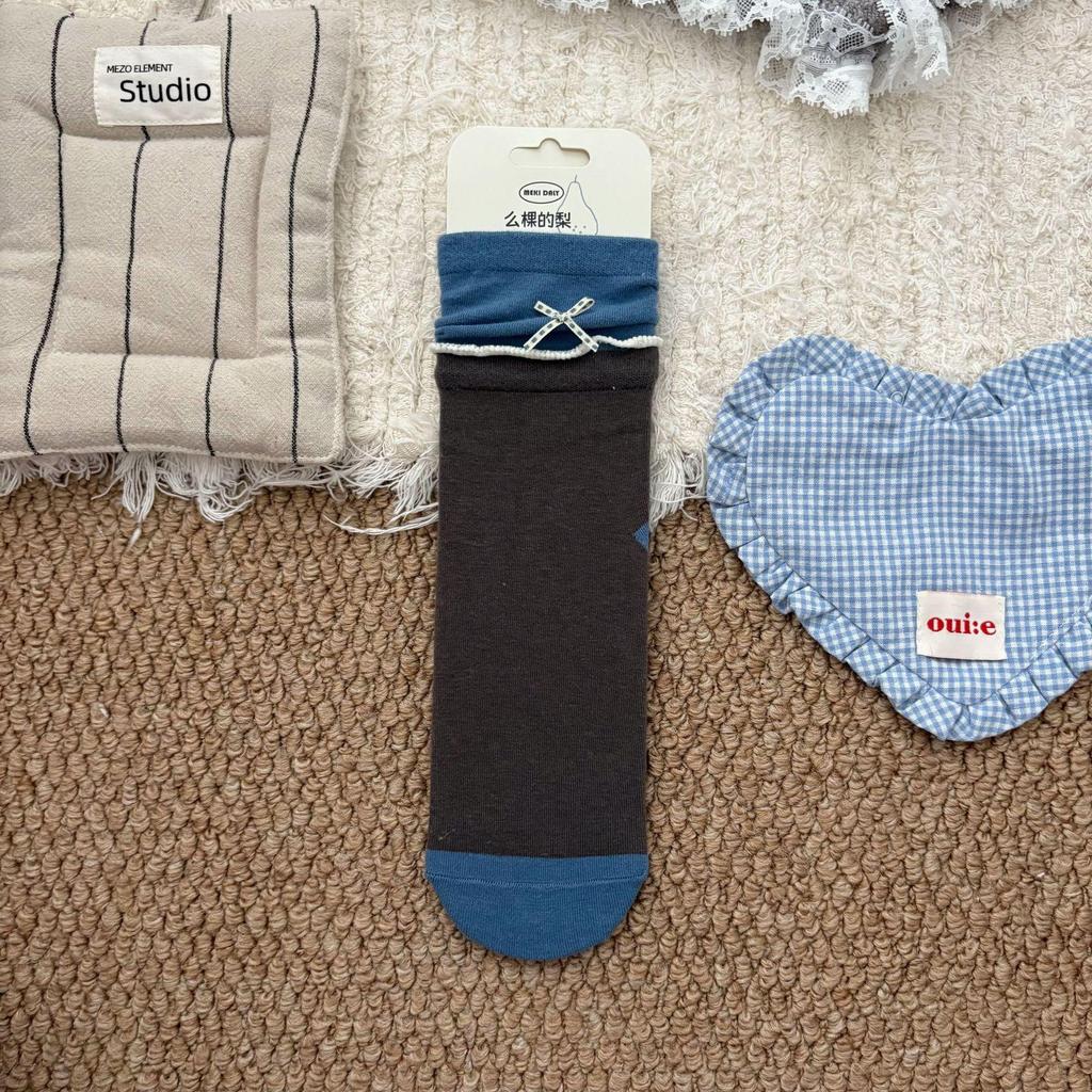 Ladies Spring and Autumn Vintage Bow Striped Mid Barrel Pile Cotton Socks