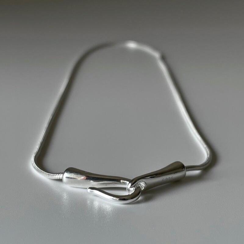 S925 sterling silver simple geometric necklace women s niche light luxury heavy industry design high-end light luxury snake bone chain 925 silver