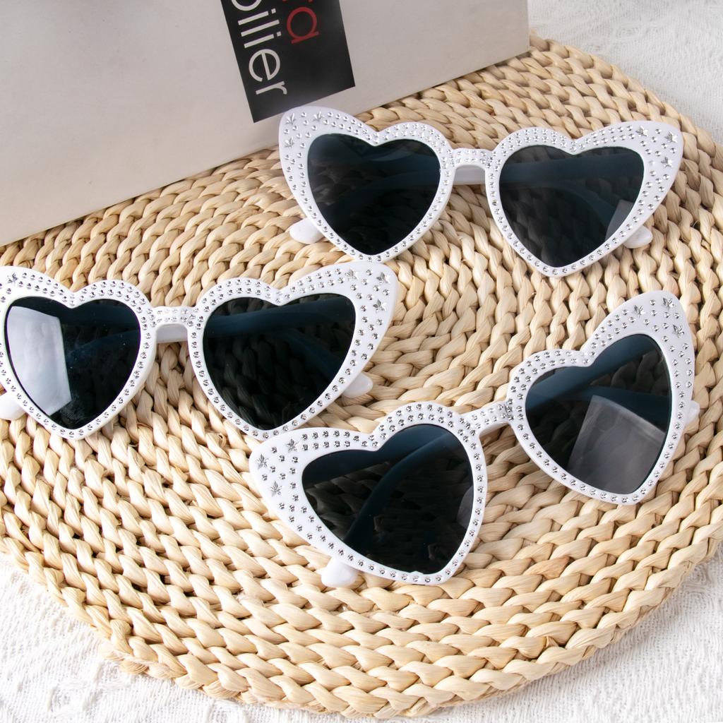 Sparkling Rhinestone Love Heart Frame Sunglasses for Women Wedding Decoration Bridesmaid Gift Summer Beach Party Sun Glasses