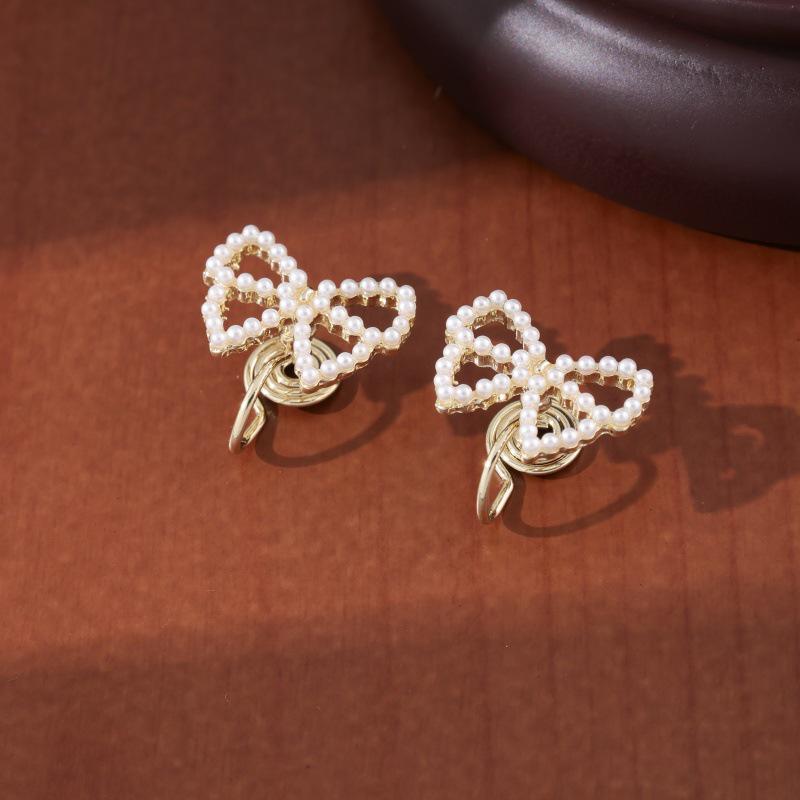 Vintage French Pearl No-Pierce Earrings: Elegant Luxury Clip-ons for Women