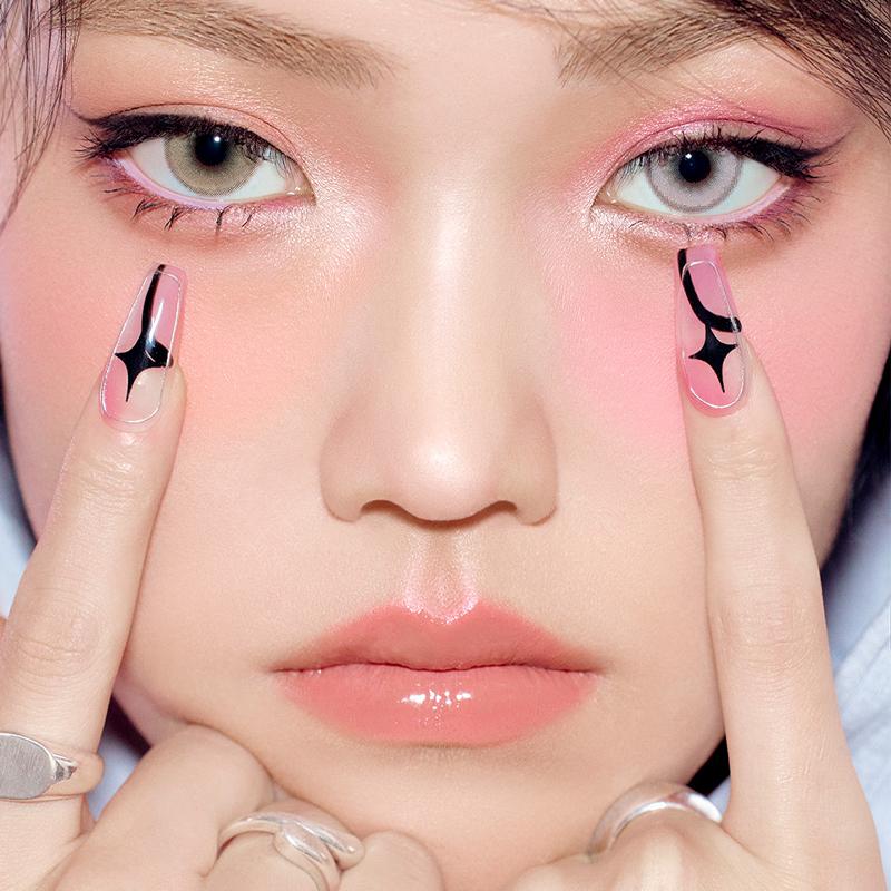 TWO SLASH FOUR Odd Balance Lidschattenpalette 11,4g