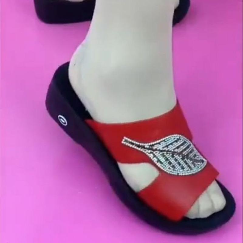 

Женские сандалии 2025 Лето Новые женские мягкие тапочки Легкие шлепанцы Женские уличные модные тапочки Обувь Zapatos Mujer 40 красный