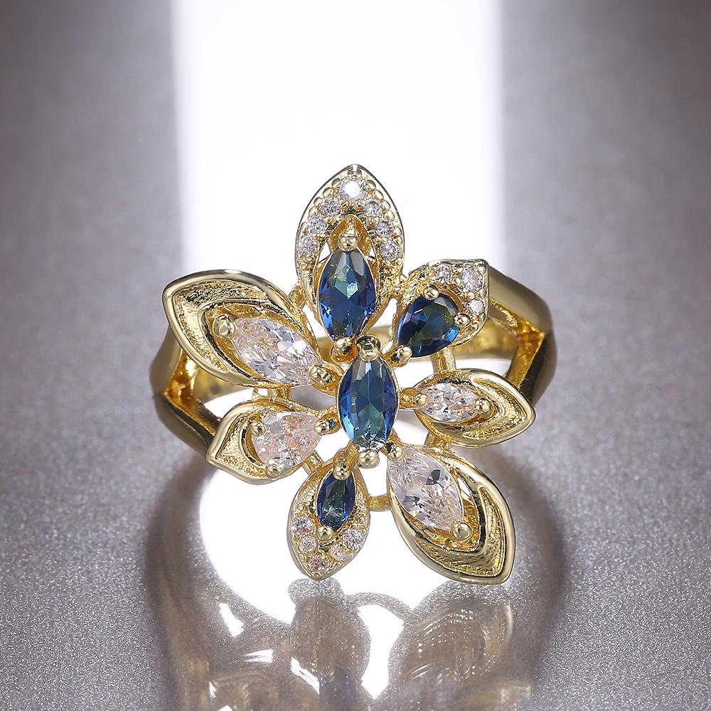Nowy luksusowy złoty kolor kwiatowy wzór ślubny damski pierścionek drążą dwuwarstwową białą i niebieską cyrkonią sześcienną szlachetne kobiece pierścionki