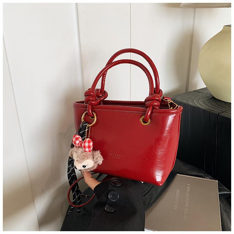 

Премиальный ретро подмышечный маленький мешок женщины 2025 новый трендовый универсальный мессенджер супер огонь портативная сумка-ведро bare bag красный