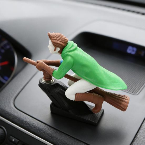 Koště čarodějnice Ozdoba na palubní desku auta Pohybem aktivovaná Driftová dekorace pro fanoušky čarodějnic a kouzelníků Zábavná pohyblivá hračka na čelní sklo