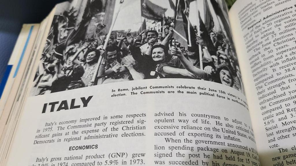 [USED] "1976 (Showa 51) Encyclopedia" English version