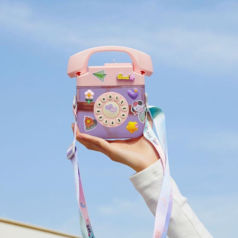 Tragbare Plastik-Trinkflasche Ästhetische Wasserflasche Telefonförmige Wasserflasche mit Strohhalm Wasserflasche mit Tragegurt