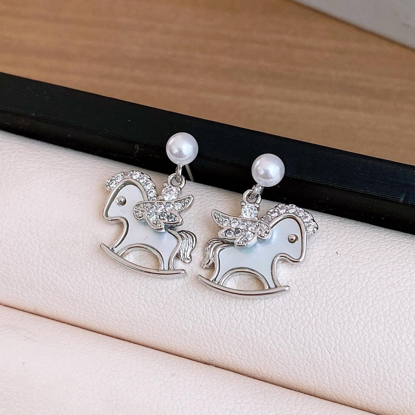 

Korean simple zircon natal year pony pearl stud earrings exquisite earrings