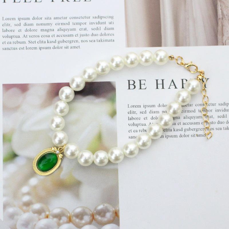 

Charming Pet Collar with Emerald Pendant and Faux Pearls - Elegant Accessory for Cats and Dogs XS (15+5cm)