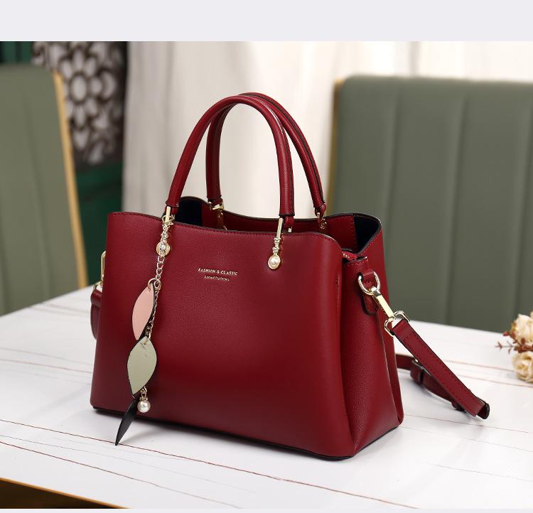 

Женская летняя 2025 роскошная сумка кроссбоди на плечо из мягкой кожи - элегантная высококлассная сумочка для мам красный