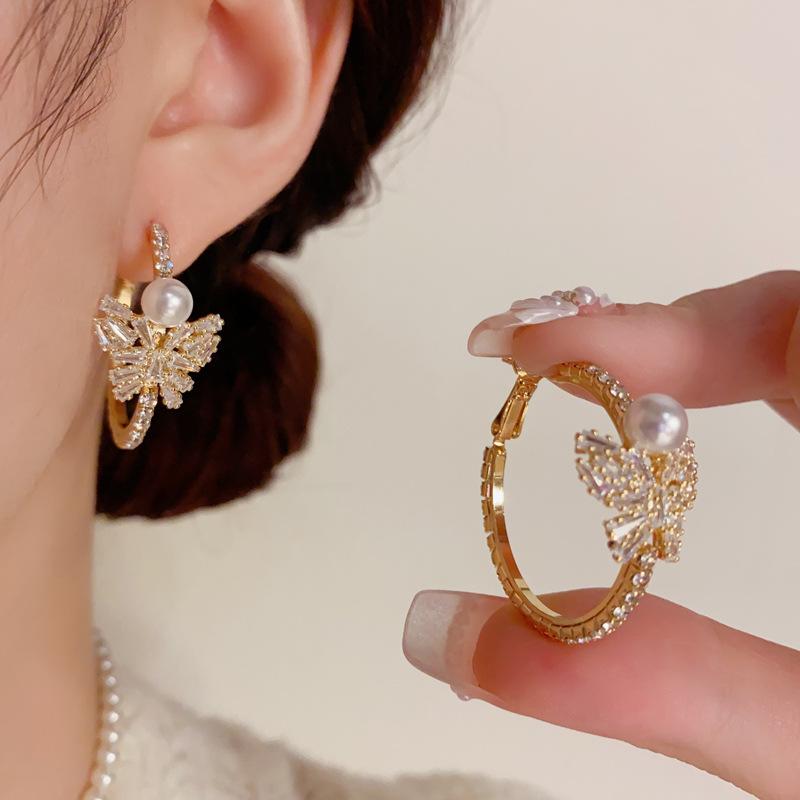 Exquisite and Fashionable Micro-inlaid Zircon Butterfly Pearl Earrings with Personality, Temperament, Light Luxury and High-end Earrings