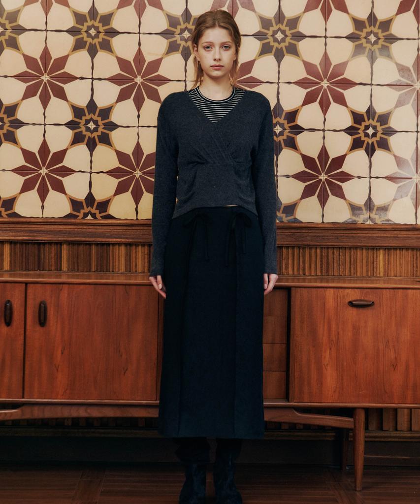 LOVEUSU Friends Ribbon Skirt (Black)