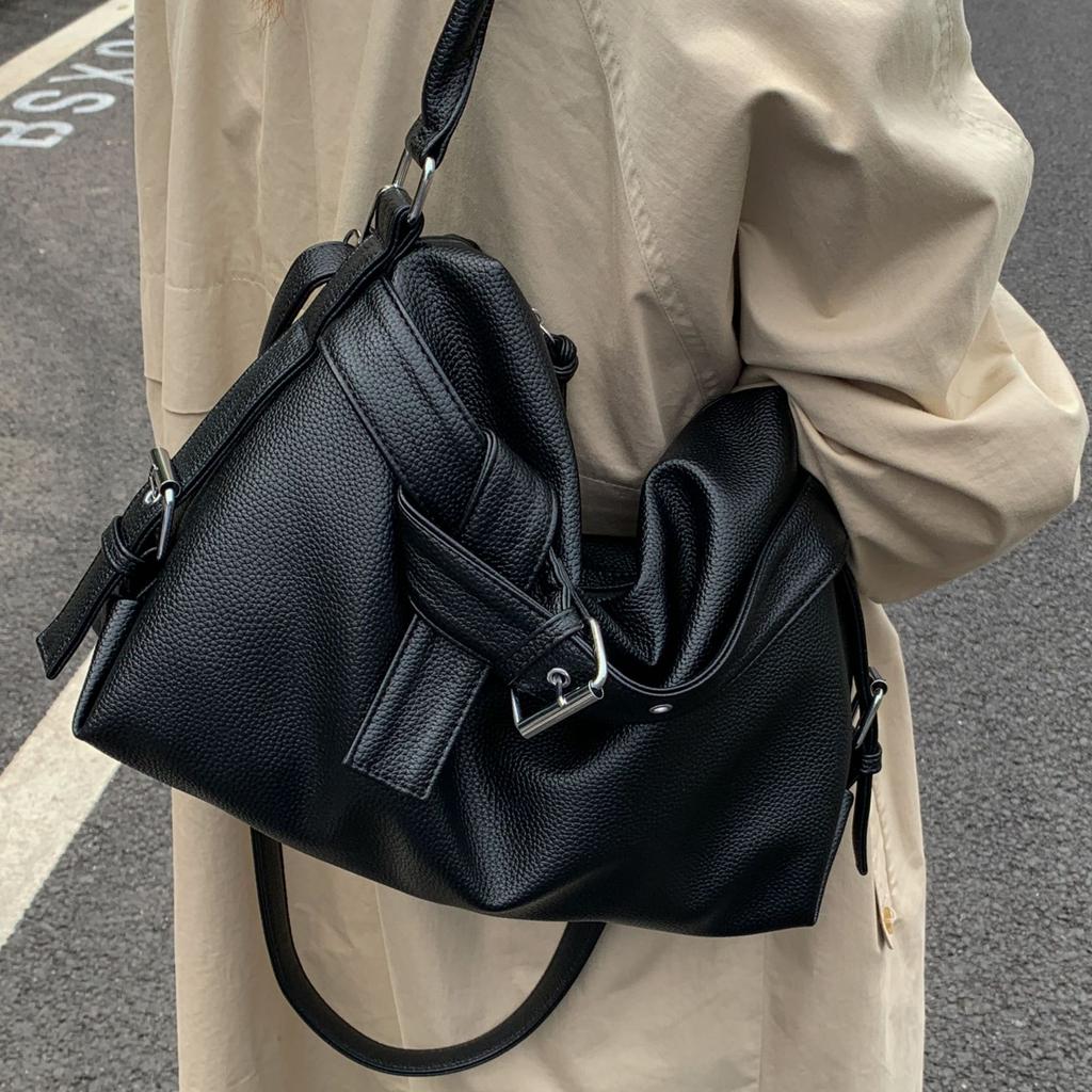 Large capacity shoulder bag women's 2025 new design sense niche tote bag high sense fashion messenger bag