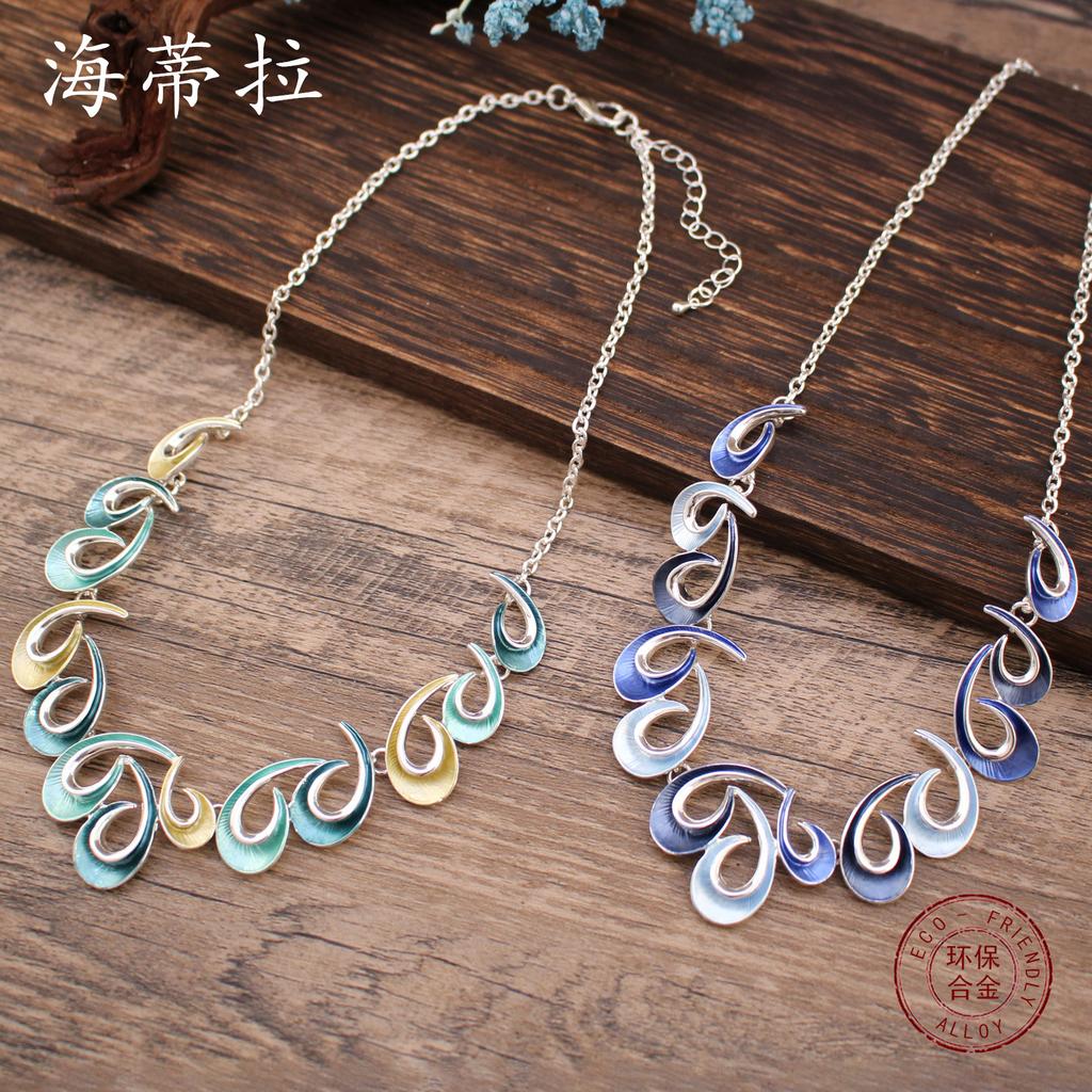 New color-coated geometric hook jade necklace, fashionable and high-end women's geometric hollow versatile necklace