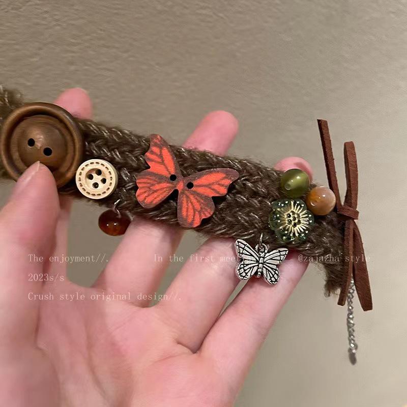 Colier Choker Retro cu Fluture din Lână Maillard și Set Brățară - Bijuterii Lanț pentru Pulover Toamnă/Iarnă pentru Stiluri Dulci și Cool.