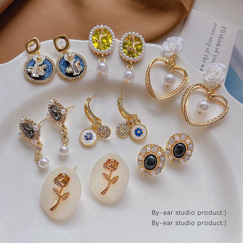 French Retro Palace Style S925 Silver Pearl Earrings – Niche Design, High-End Light Luxury 
