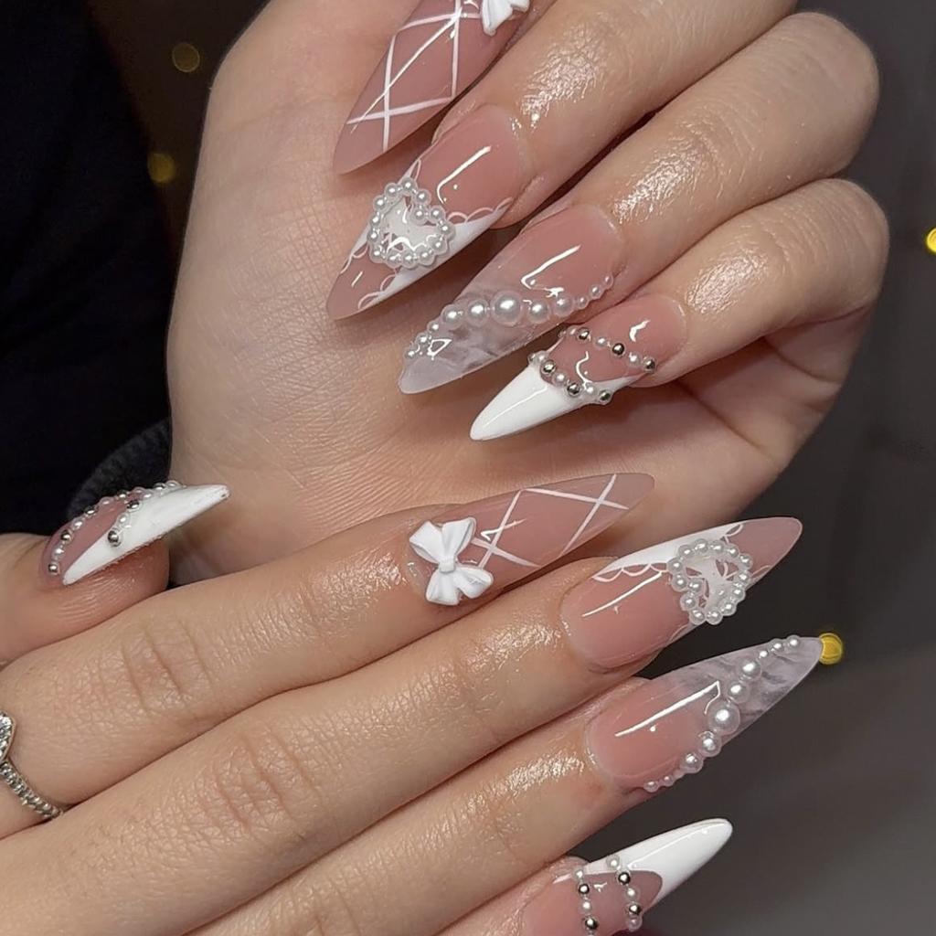 24Pcs Valentine Almond Press On Nails Simple Love Heart Fake Nail Tips Artificial Manicure