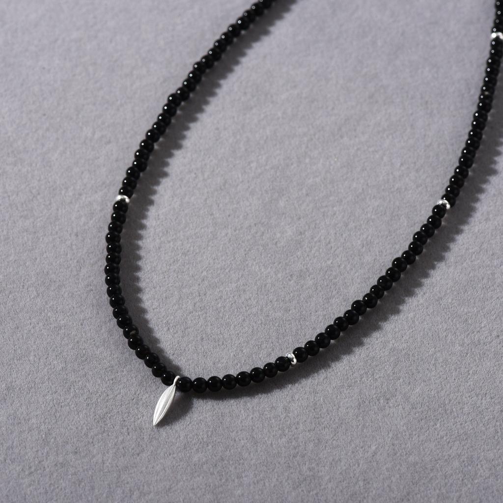 Original Design Black And White Beaded Temperament Versatile Collarbone Chain Female Personality Unique Fashion Commuting Must Enter Necklace