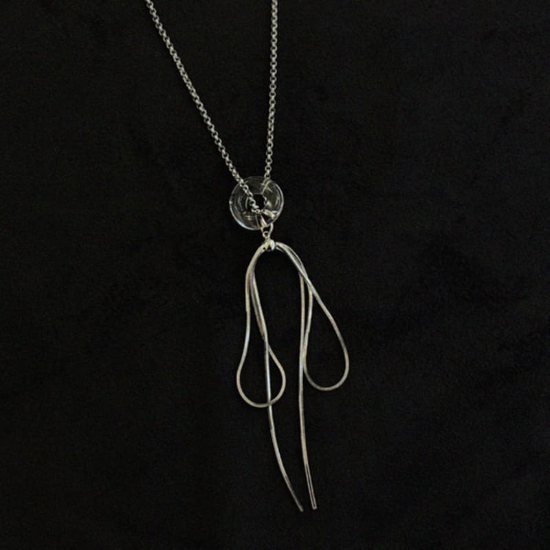 APIOH Drop Ribbon Necklace