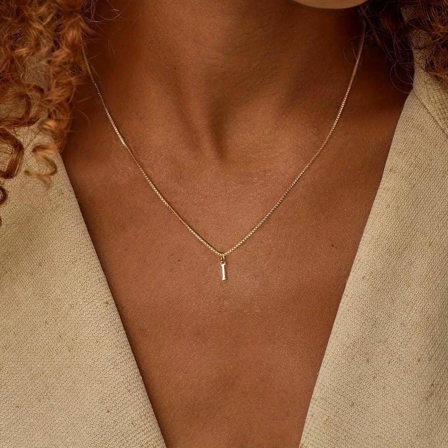 Colar com Inicial A-Z Banhado a Ouro 18K Colar de Letra Fofa em Aço Inoxidável para Mulheres