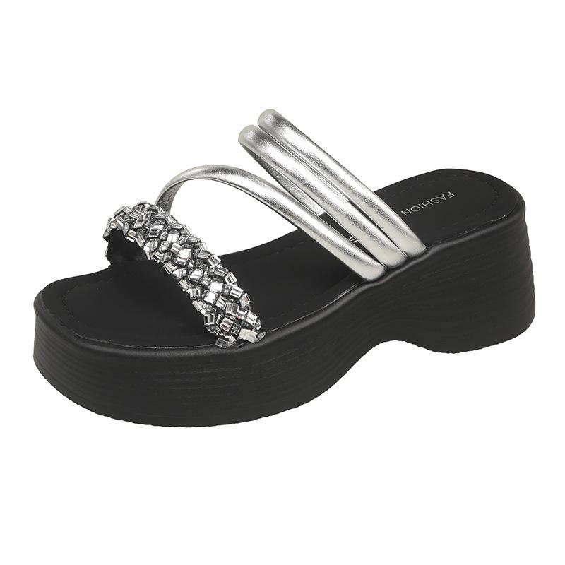 2025 summer new fashion trend rhinestone outer wear versatile thick-soled cool slippers muffin bottom stepping on shit beach shoes