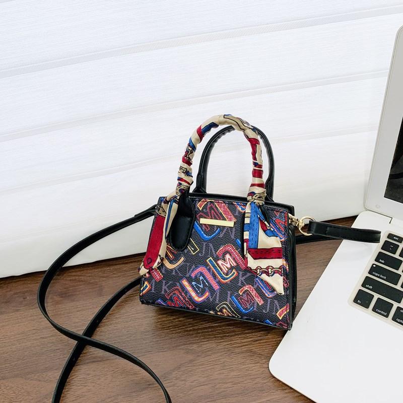 

M Printed Letter Shoulder Bag Children Outdoor Leisure Fashion Crossbody Bags чорний