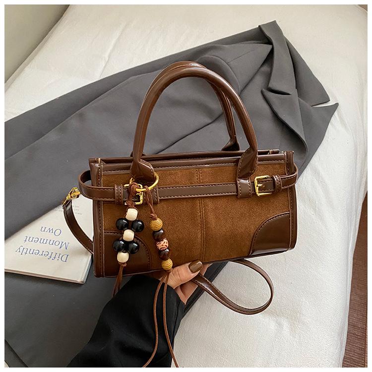 Simple Retro Fashion Messenger High Value 2025 Autumn New Baguette Bag Large Capacity Shoulder Small Square Bag Foreign Style