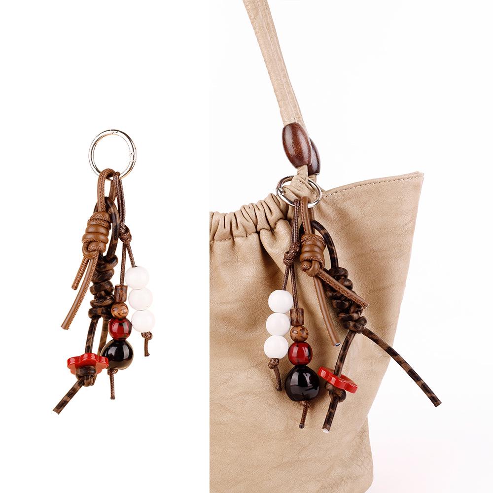 Retro Quasten-Schlüsselanhänger mit Naturholzperlen & Schleife