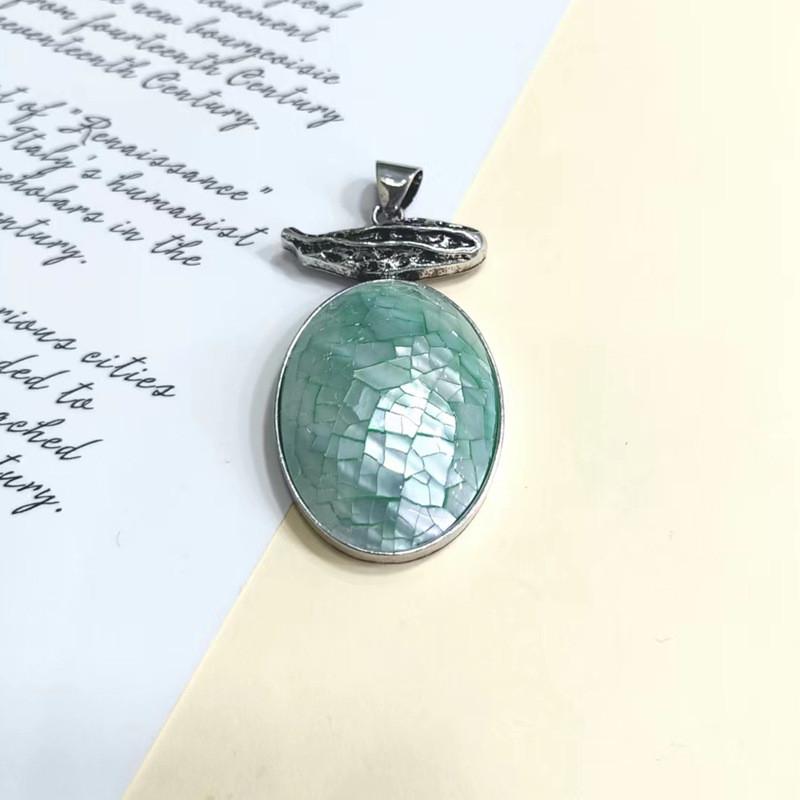 Collana con Ciondolo a Conchiglia Geometrica con Fascino Lucidato Per Artigiani di Gioielli Vintage