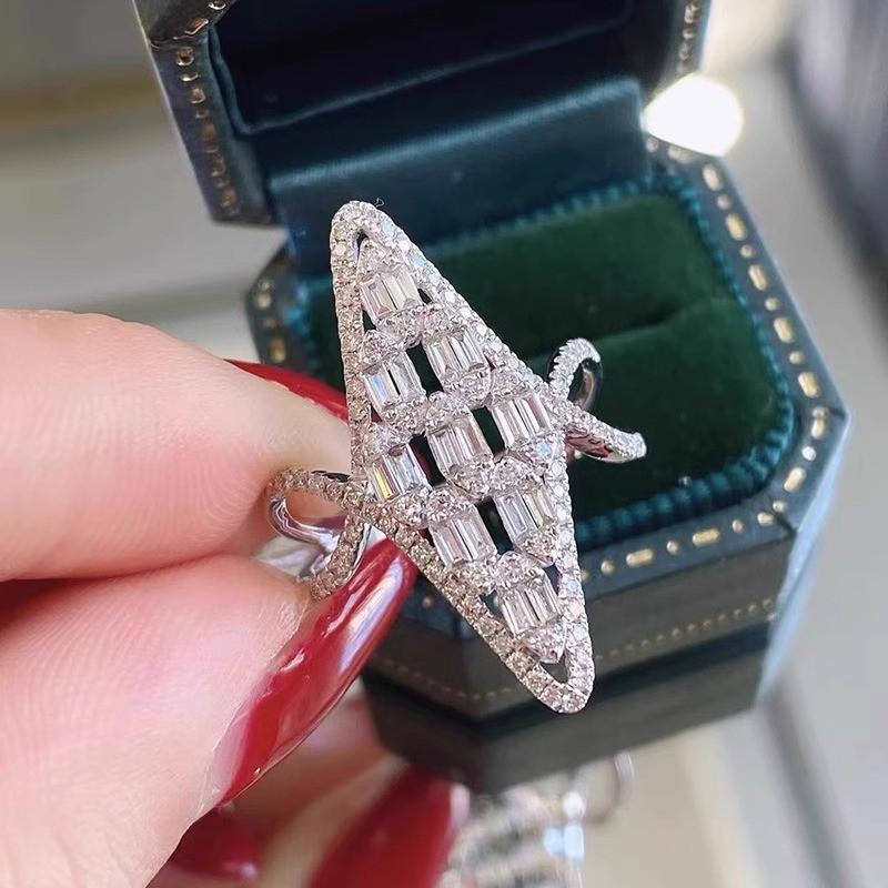 Adjustable Crystal Glamorous Ring With Dazzling Diamond Pattern For Women Modern