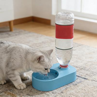 Pet Water Dispenser Automatic Flow Control Pet Waterer for Cats And Dogs Adjustable Stopper Prevents Overflow Easy To Clean Space Saving Pet Drinking