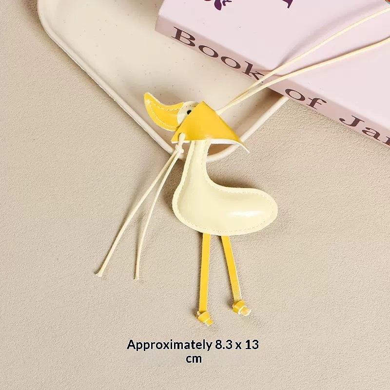Creative Scarf Duck Duck Duckling Car Keychain Pu Leather Bag Pendant Pendant Car Keychain Decoration With Cute Keychain