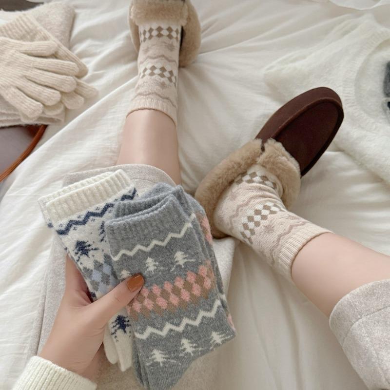 Woolen Socks for Women in Autumn and Winter, Mid-calf Thickened with Fleece, Warm and Sweat-absorbent Long Stockings