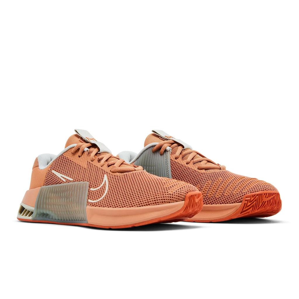 Nike Womens Metcon 9 'Amber Brown' (women's sizes) Amber Brown / Light Bone / Mica Green / Guava Ice Training Shoes DZ2537 200