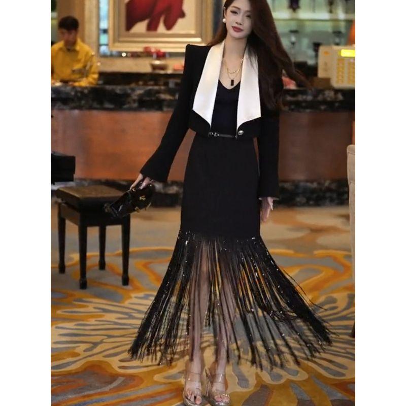 

Темперамент Богини Короткие Маленькие Блейзеры Стройнящие Высококлассные Вечерние платья Кисточки Платье-футляр Юбка Костюм-двойка Black single tassel skirt] S 35.00 kg-42.50 kg