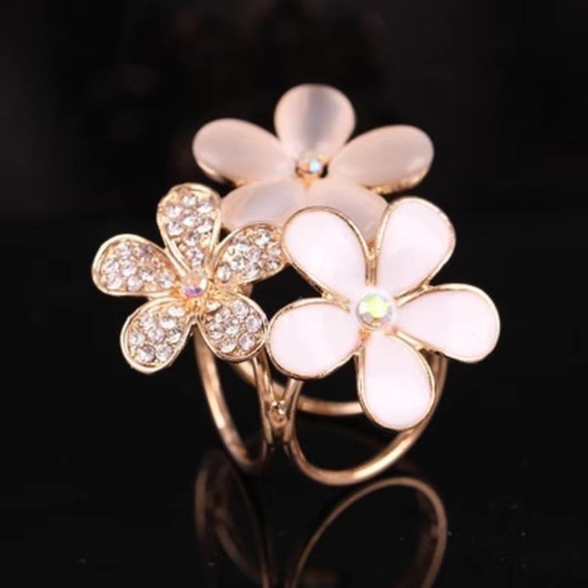 1 Pcs Flowers Brooch Scarf Buckle Bouquet Luxury Crystal Rhinestone Scarf Clips for Women Christmas Xmas Jewelry