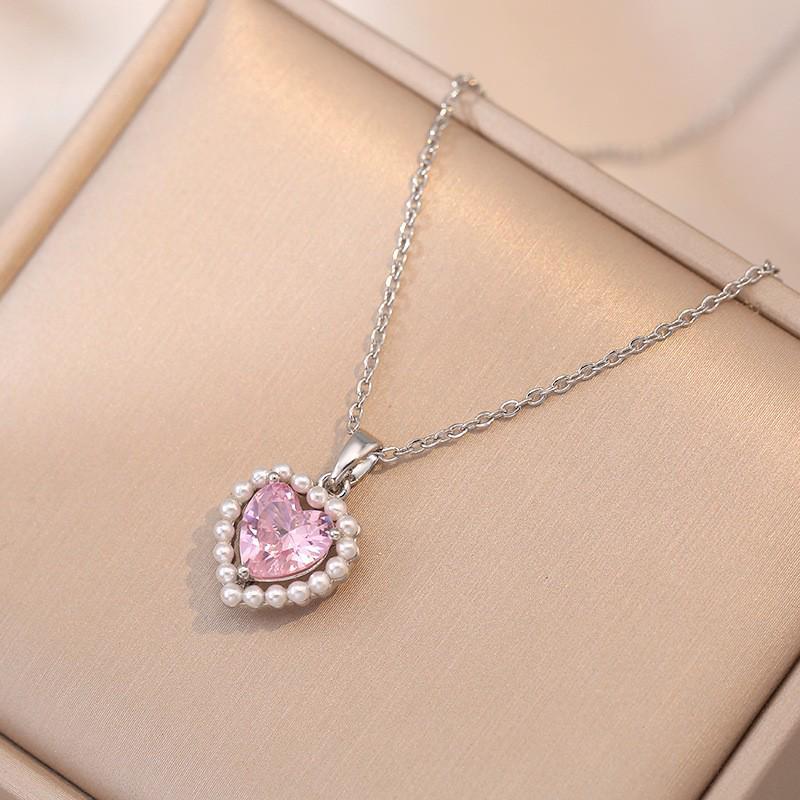 Women's Fashion Heart Pendant Necklace - Elegant, Simple Design, Versatile Clavicle Chain Jewelry