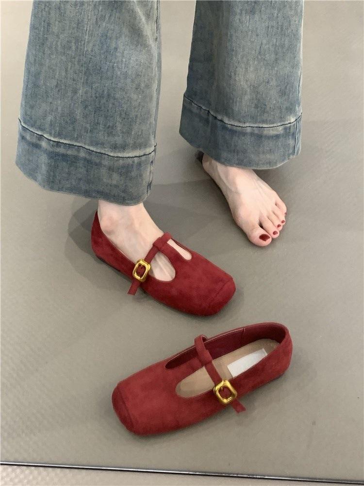 

Ретро квадратная головка пряжка с плоским дном женские туфли Мэри Джейн 2024 корейская версия мягкая подошва мягкая поверхность одно слово плоская подошва одинарный ботинок 35 красный