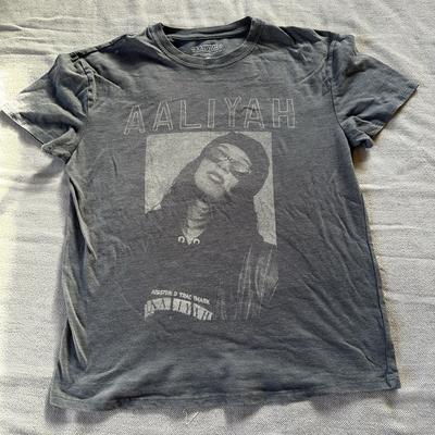 Aaliyah Womens  Size L Girls Retro Singer Unisex T-Shirt