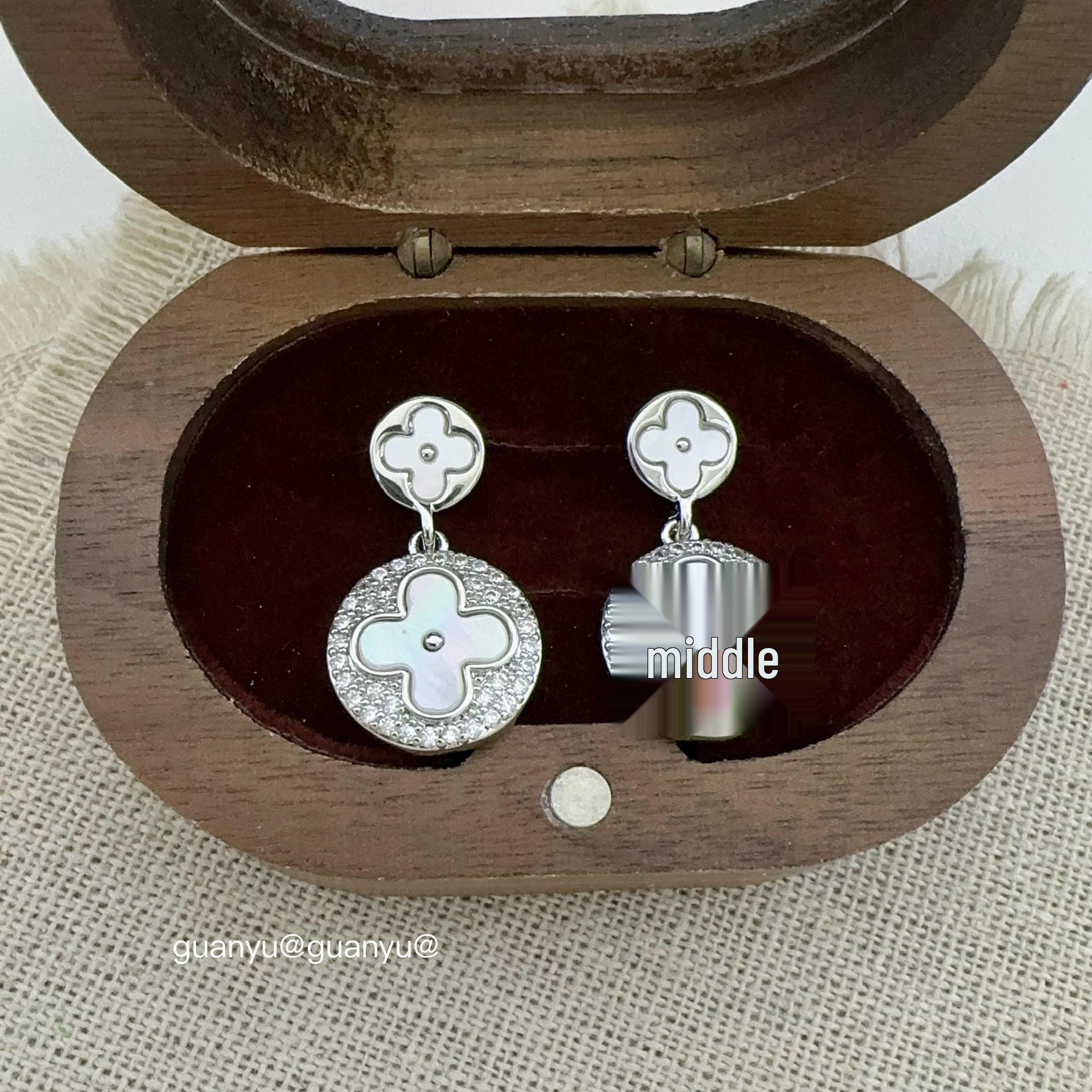 

High-Quality Geometric Zircon Shell Stud Earrings: Elegant, Versatile Women s Fashion Jewelry