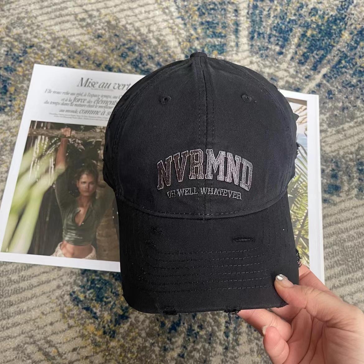 

Новая и старая вышитая бейсболка для мужчин и женщин, универсальная уличная кепка с широкими полями, мягкая кепка от солнца, модный бренд M（56-58cm） чёрный