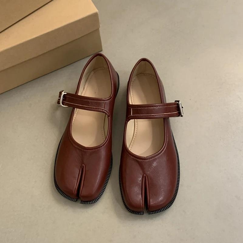 Women`S Split Toe Flat Shoes Retro