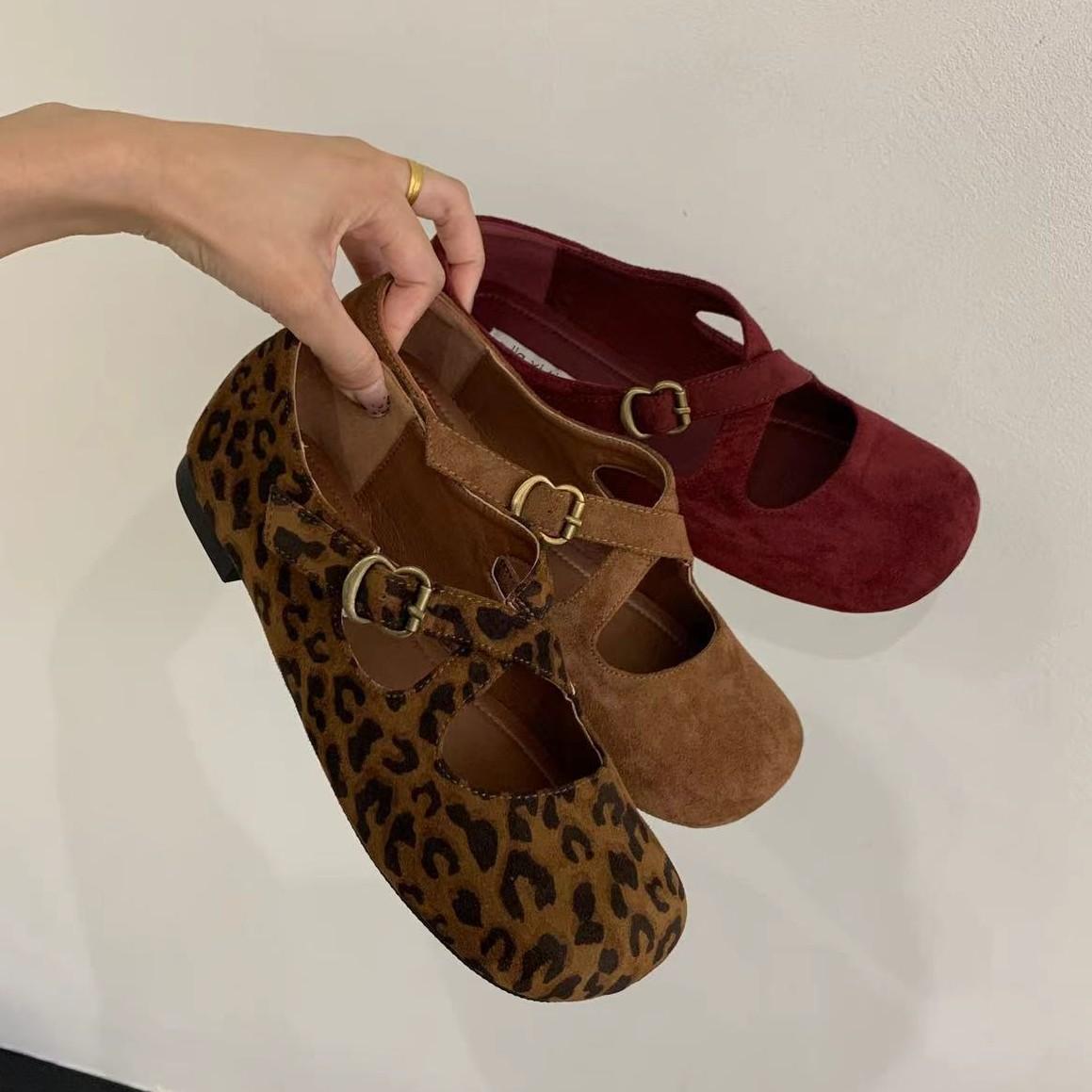 

Мода 2024 года, новый стиль, модные женские туфли на плоской подошве, женские туфли Fairy, босоножки Mary из мягкой кожи, балетки с неглубоким каблуком 40