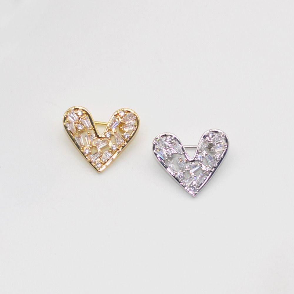 Rectangular Heart Brooch Lapel Shiny Hollow Out Rhinestone Pin Korean Style Elegant Hollow Heart Breastpin Clothing Accessories