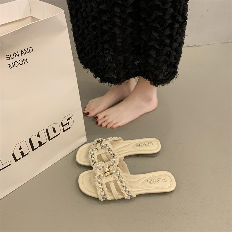 Internet Celebrity French Small Fragrant Wind Pearl Slippers Women's Summer 2025 New Outer Wear Flat Bottom One Word Drag Seaside Vacation Sandals