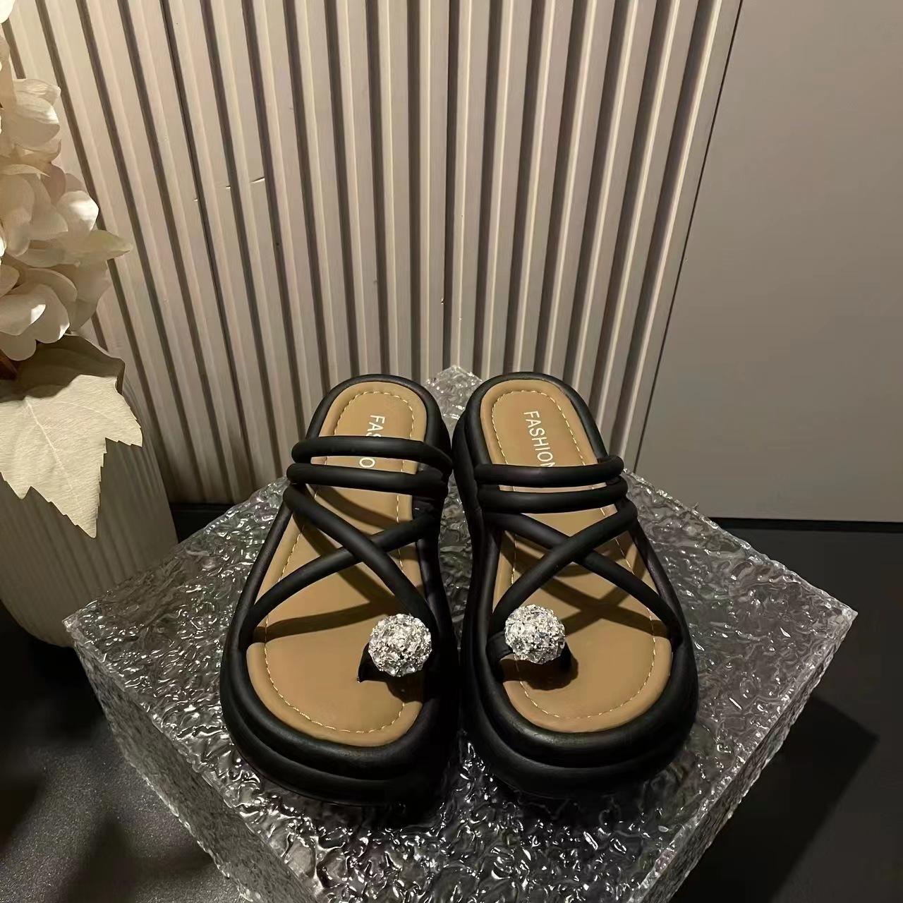 

Женские шлепанцы на платформе, повседневные сандалии со стразами на ремешках, летние массивные модельные шлепанцы, легкие нескользящие пляжные тапочки для женщин 40 чёрный