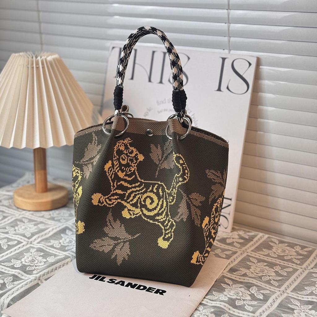 Handtasche mit großer Kapazität im japanischen und koreanischen Strickstil - Tragbare, pendlerfreundliche Tragetasche mit einem kleinen quadratischen Design für diverse Gegenstände